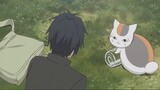 Sansan biến thành Natsume, được Tanuma nhận ra, biến trở lại thành một con mèo vẫy tay và lăn qua lă