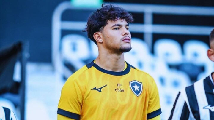 Por qual motivo o goleiro Bruninho Samudio foi afastado do Botafogo? 🧤