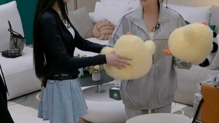 Chen Haoyu has her own Abebe on “Chengfeng,” while I bravely ventures into Dorm No. 4 for his little