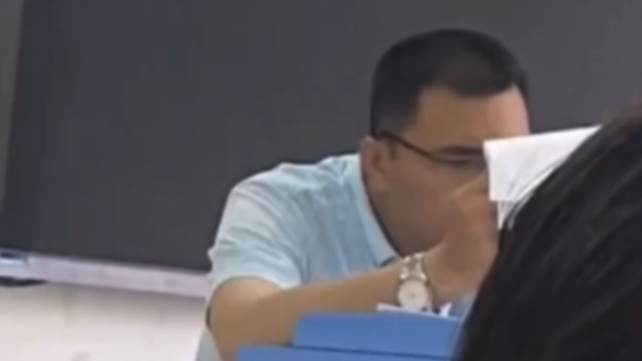 عندما يرى المعلم أطروحة تخرجك