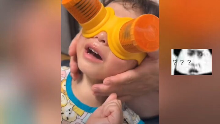 A mom uses moxibustion to treat her child’s amblyopia, but despite well-meaning advice from netizens