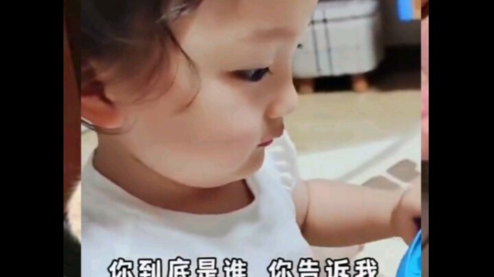 Saudari kembar membuat ibu kesulitan memilih mana yang ingin dipukul.