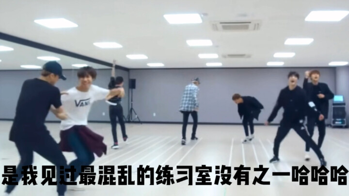 كلما أشاهد غرف التدريب هذه للحلمين، ترتسم ابتسامة عمة على وجهي. كورّة جادة وغير جادة لأغنية SJ Mirac