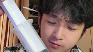 对抗情侣是怎么吃饭的