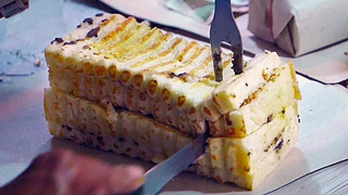 อาหารริมทางชาวอินโดนีเซีย - ขนมปังย่าง โรตี บาการ์ บันดุง