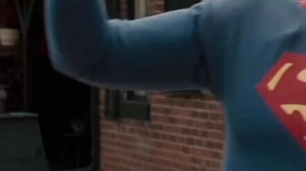 Khi Batman và Superman sáng dậy thì lại mặc nhầm quần áo