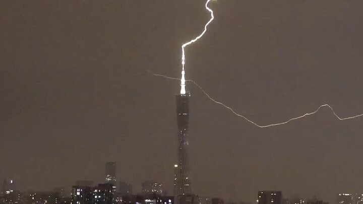 Weird light show after Canton Tower was struck by lightning
