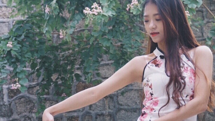 [Tiểu Y Yến] Hạt trong tai không phải là phiên bản quyến rũ và dịu dàng của sườn xám trong một cảnh 