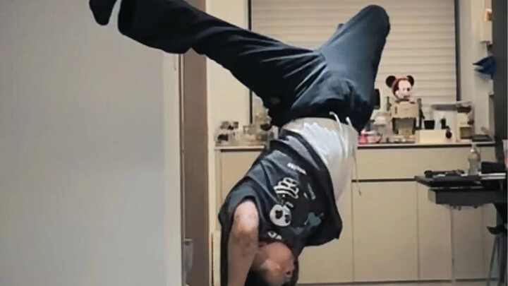 Penari breakdancer Olimpiade Jadilah seperti di rumah sendiri
