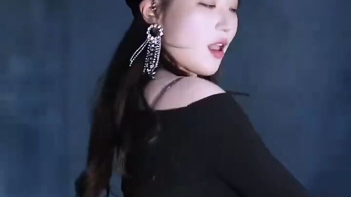 นางพญาโยกย้ายกระดิกๆ