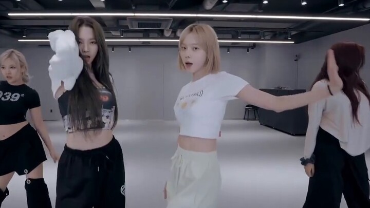 aespa "Illusion (Strange Fire)" two versions of the DEMO & the official version of the choreography 