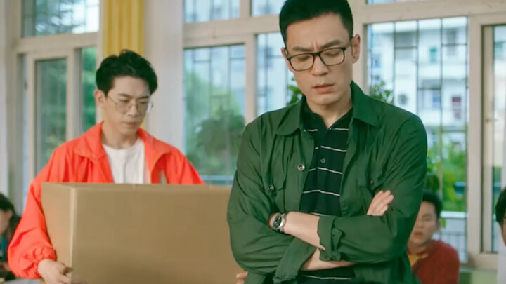 Giáo viên chủ nhiệm: Mấy thứ này toàn là đồ tôi chơi dở năm xưa đấy!