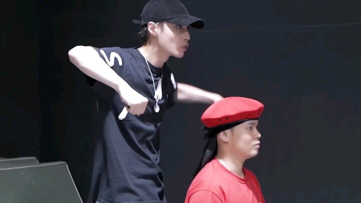 【张艺兴 | 工作室】张队长popping练习花絮来袭