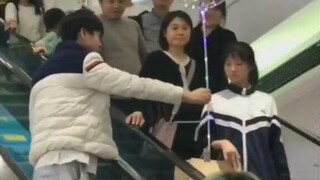 What a clever move—borrowing flowers to offer to Buddha...