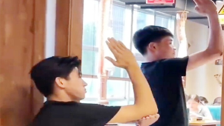 ละครตลกแห่งโลกมนุษย์ ❶ ❷