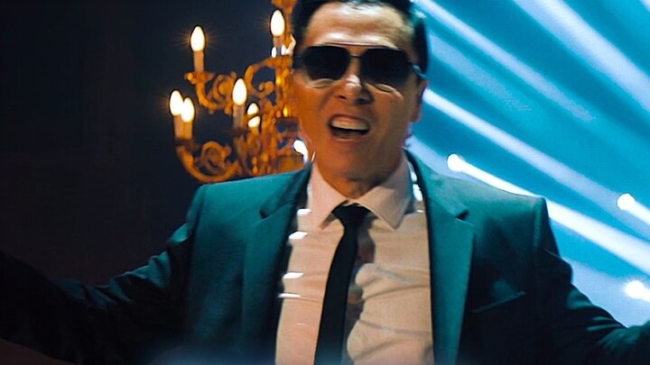 "Blind Man with Gun" I can not only use a gun, but also a flash bomb!