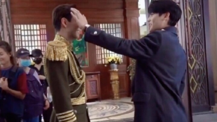 “Give him my blood!” Help—turns out the male lead and the second male lead are actually a true love 