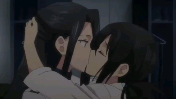 Yuri kissing >\\\<