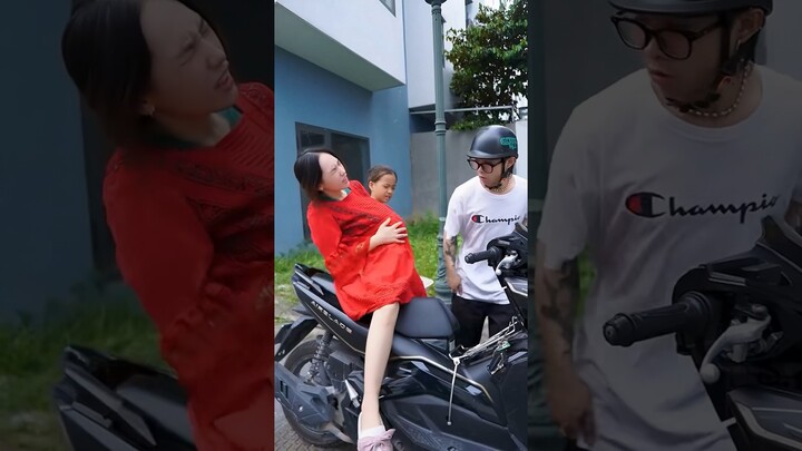 SHK - Giúp Đỡ Cô Gái Bầu Đi Sinh - Help Pregnant Girl Give Birth #shorts #SuperHeroKids #sad