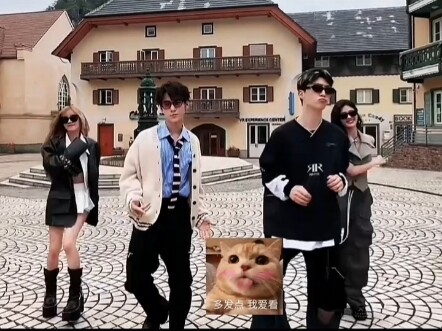 Tống Vũ Kỳ với phong cách khác nhau trong các nhóm khác nhau "Tống Vũ Kỳ" "Phạm Thừa Thừa" "Bạch Lộc