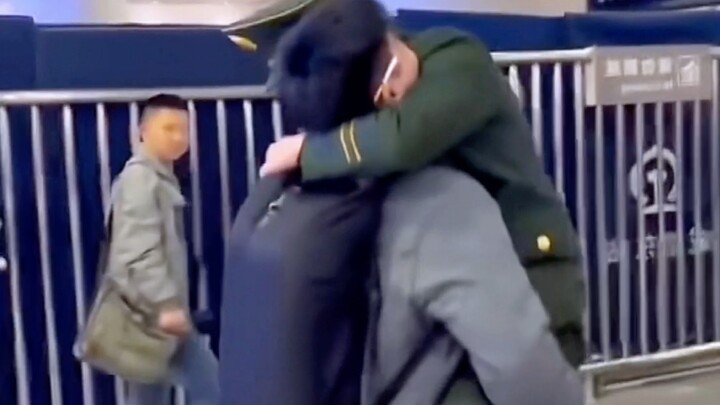 Mặt dây chuyền hiệu Anh Lính!