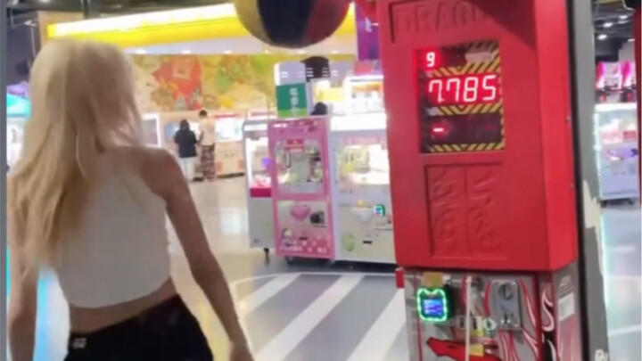 【BABYMONSTER】CHIQUITA's latest boxing performance takes us back to the days when AHYEON was around