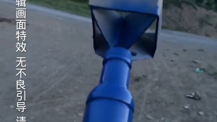 The shock of throwing firecrackers is coming, and the speed bump series of hand-rubbing boys throwin