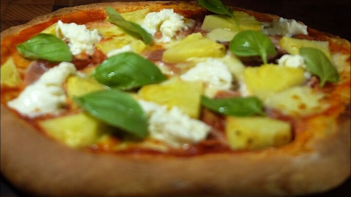 This pineapple pizza will drive Italians wild!