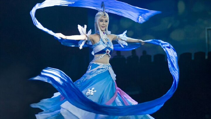 การแสดงบางส่วนบนเวทีคอสเพลย์ “ฉินซื่อหมิงเยว่: เสวี่ยหนวี่ กั๋วเจี้ยนหลี” ปี 2014 ในงานมหกรรมภาพยนตร