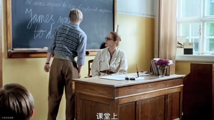 قصة حب ممنوعة وغير معروفة جعلت الصبي يكبر ويكبر في معاناة. "الحب المحرم في الفصل"