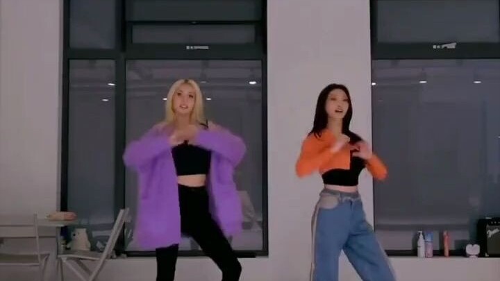 【Chungha】211105 SOMI X Chungha! 'XOXO' dance challenge is back again after 3 months!!!