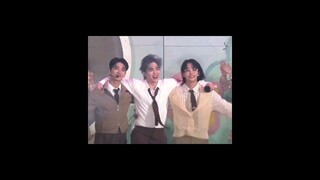 His hair is so bouncy and it reminds me of Kkuma 🍒 #seventeen #scoups #jeonghan #joshua