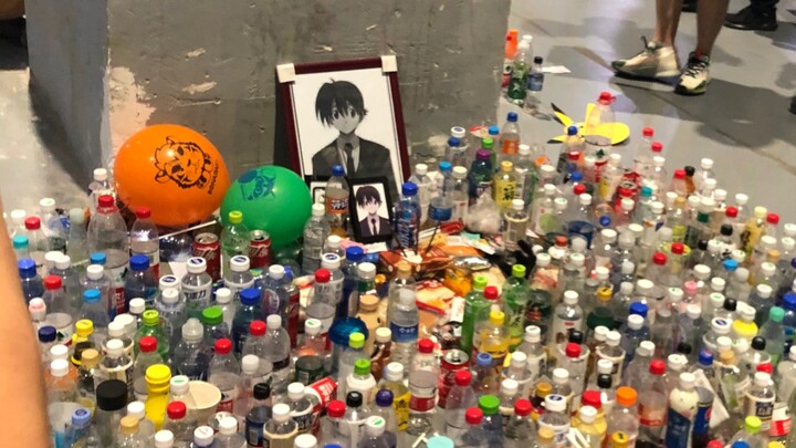 [BW2023 Day 1] Awkward: A Crowd Pays Respects at Brother Cheng’s Spirit Tablet