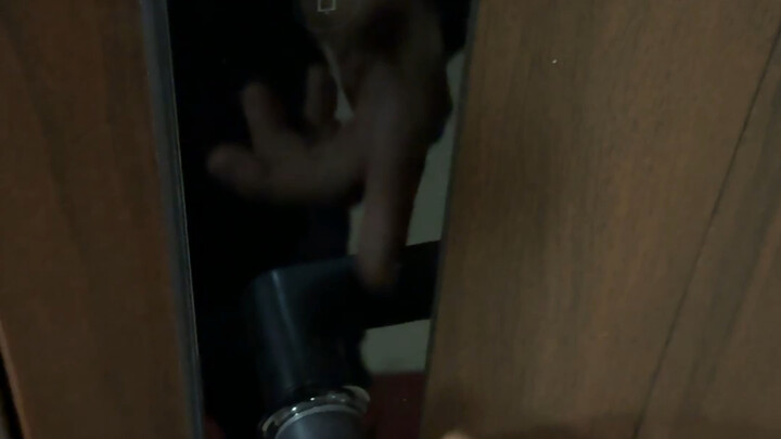 尴尬了，智能门锁前天提示电量低，今天就开不开了[辣眼睛]这让我怎么回家[捂脸]幸好公司还有一把钥匙🔑这件事告诉我们两个人生道理：第一电池提示电量低必须…