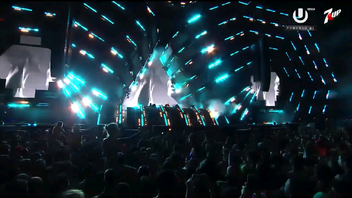 Avicii - Heaven (UMF 2016)