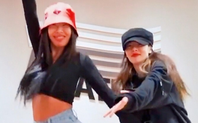 HyunA, Jessi dan menari mengikuti lagu "I'm not cool"!