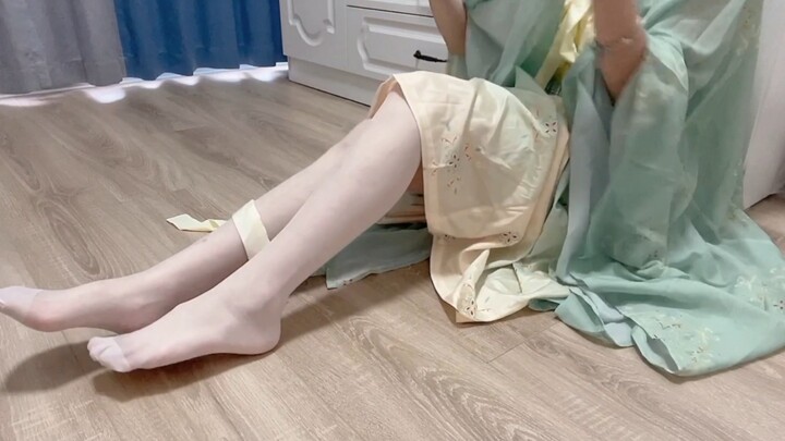 Paduan hanfu dengan stoking putih, benar-benar kayak peri! Kira-kira di zaman dahulu apakah ada yang