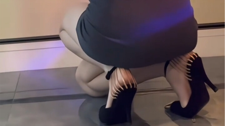 พี่น้องทั้งหลาย รองเท้าส้นสูงคู่นี้บรรยากาศดีมาก ||| ดีไซน์เก๋ไก๋สุดๆ เลย