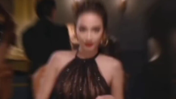 Aump, Thailand’s Goddess #Sachu# The Python-Chic Beauty — She Looks So Much Like a Python, You Can’t