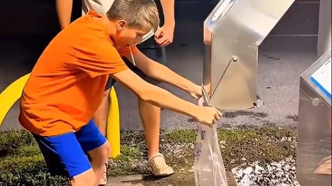 Khi con bạn không biết túi đá đến từ đâu