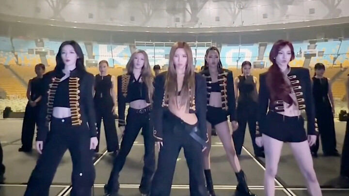 The official Girls' Generation channel has released a new video of the "Crow" dance.