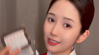 Một sự thật thú vị: Một tiếp viên hàng không tiêu thụ bao nhiêu đôi tất trong một năm?