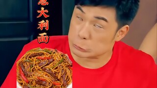 أكل Zeng Xiaoxian المعكرونة، وتحول بشكل غير متوقع إلى رمز تعبيري!