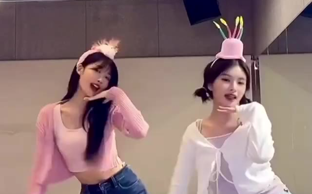 EVERGLOW's Sihyeon & Yiren dance challenge video for "PINGPONG"