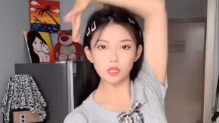 新闻手语主持人都没她忙