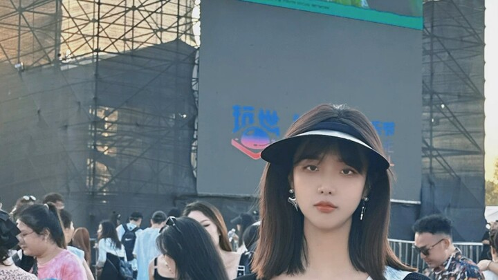 Gadis atlet berkaki panjang, tinggi 185 cm, berat 67,5 kg: lompat jauh statis 245 cm, lari 800 m dal