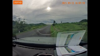 [Phú Yên] Vượt xe container ngay khúc cua suýt gây tai nạn. Nearly death  monent trafic in Vietnam.