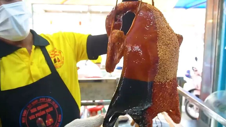 Lạ miệng vịt quay âm dương tứ vị da giòn như bánh tráng ăn cực ngon, chưa ra lò