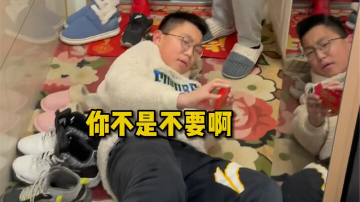 Beberapa orang, tampaknya mendorong, tetapi sebenarnya mencuri [menangis tak terkendali]