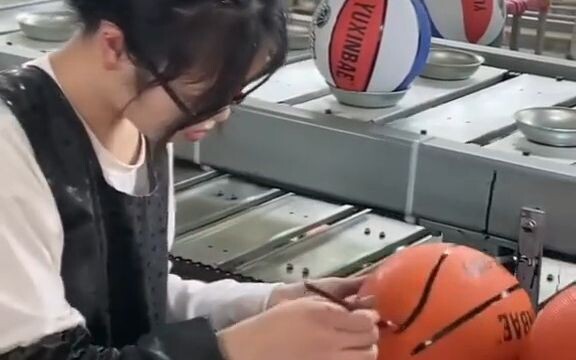 اتضح أن خطوط كرة السلة مرسومة فقط